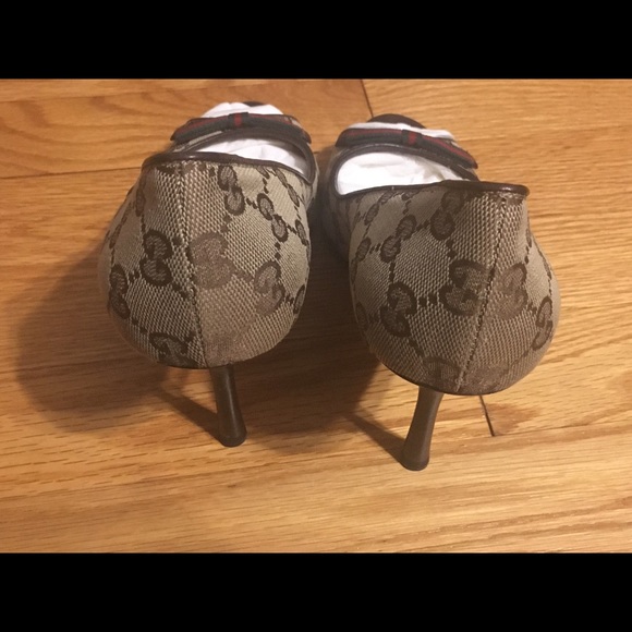 AUTHENTIC Gucci Monogram Open Toe Pump - Picture 2 of 4